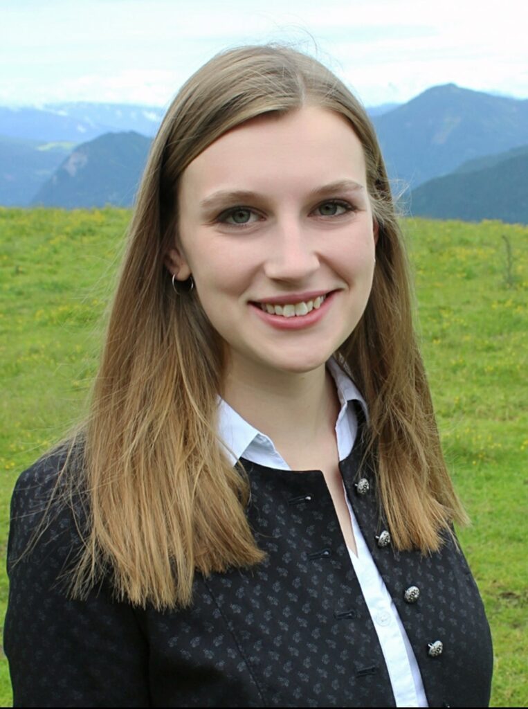 Auf dem Bild sieht man ein Porträt von Marianne Mikusch, ehrenamtliches Vorstandsmitglied von sustainLabel.